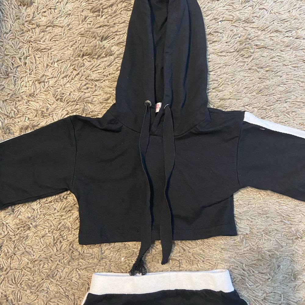 Outfit - Picture 4 of 4